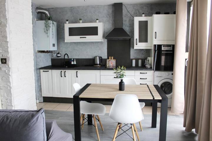 Gîte pour 4 personnes, avec vue et jardin à Saint-Priest - 2