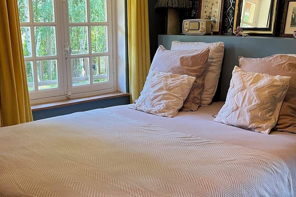 Charming bed and breakfast with pool and spa in Normandy in Saint-Pierre-en-Auge, Lisieux region