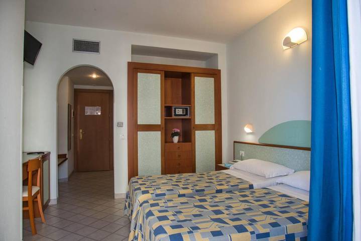 Hôtel pour 3 personnes, avec jardin dans Soverato Marina - 3