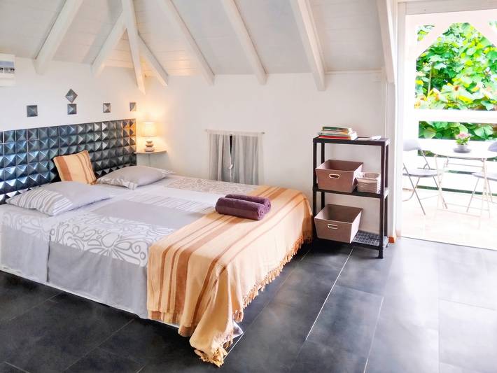 Entire studio, Bright studio with sea view in Baillif – 45 sqm + Terrace in Baillif, Guadeloupe (Caribbean)