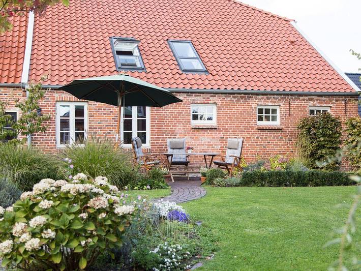 Ferienhaus für 4 Personen, mit Terrasse und Garten in Hinte - 2