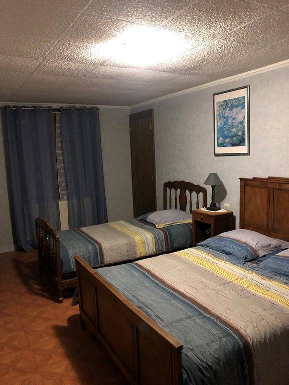 Chambres d'hôtes des 17 Clochers - Chambre bleu in Beaujolais
