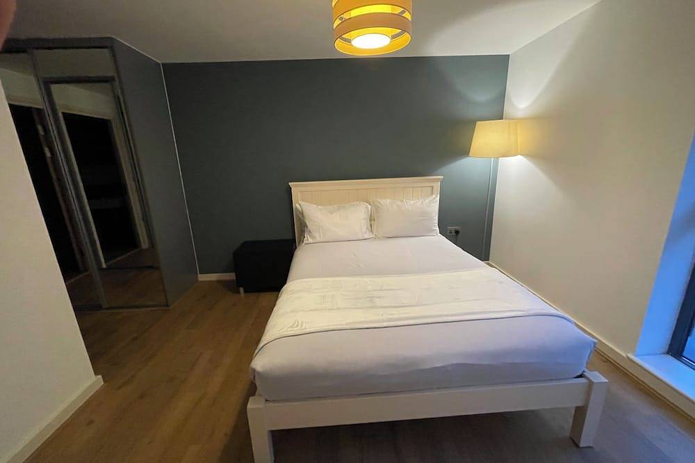 Entire apartment, Spacious 2 Bedroom Apartment in Town Centre in Guildford, Surrey