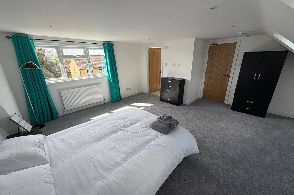 Großes Doppelzimmer mit eigenem Bad in einem schönen neuen Zuhause in Chelmsford, Essex