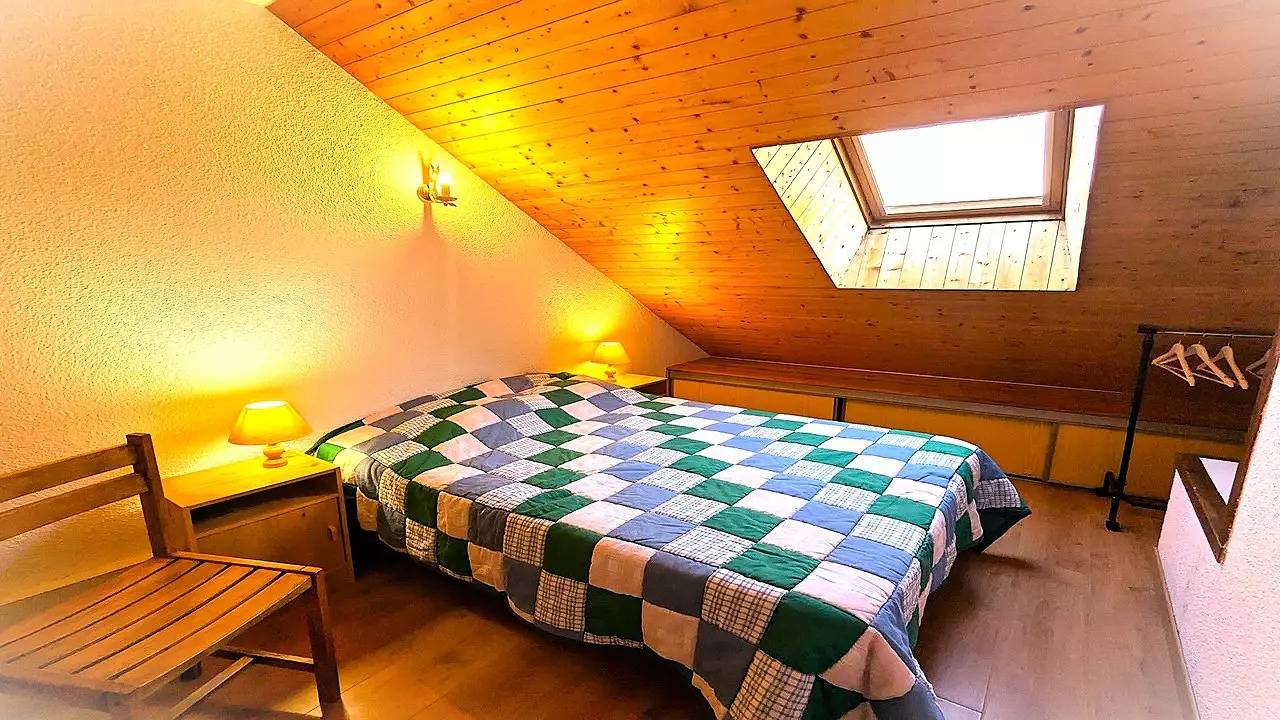 Apartamento entero, Apartamento grande T3, soleado, con balcón, para 6 personas in Vallouise, Parque Nacional de los Ecrins