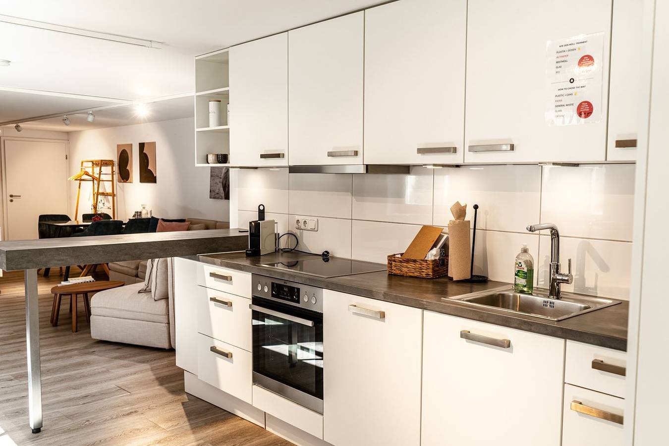 Ganze Wohnung, Retro-Urban in der Bregenzer Fussgängerzone in Bregenz, Bodensee-Vorarlberg
