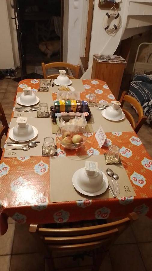 Gîte pour 2 personnes, avec vue ainsi que jardin et piscine, animaux acceptés à La Rochebeaucourt-et-Argentine - 3