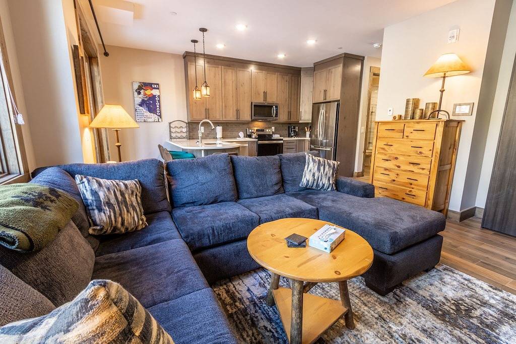 Ganze Wohnung, New Complex Close to Shuttle for Easy Access to Resort w/ Private Patio! in Arapahoe Basin