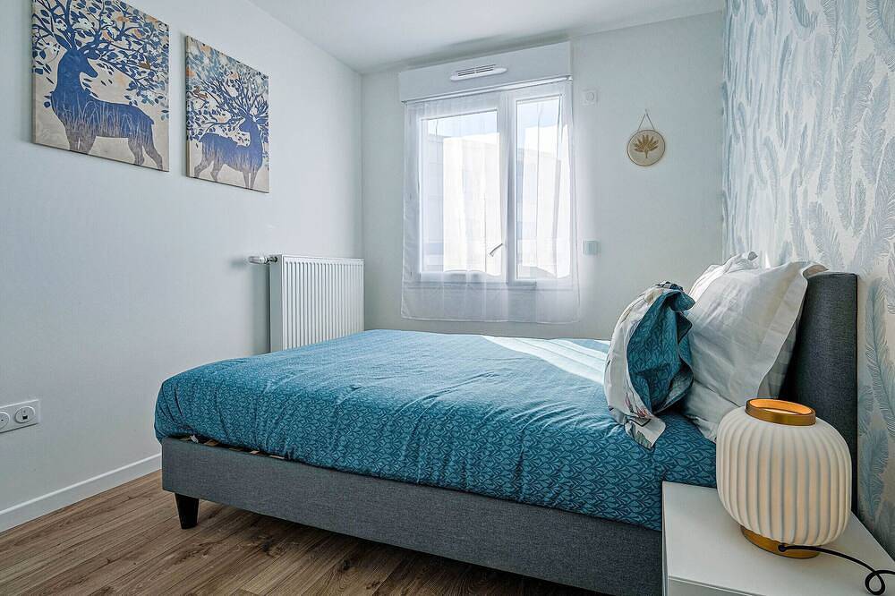 Entire apartment, Bright apartment with terrace and parking near Disneyland Paris in Chessy, Seine-et-Marne