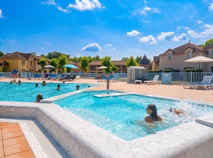 Holiday apartment for 4 people, with garden and pool as well as hot tub and terrace - 1