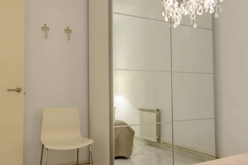 Entire apartment, Lovely Apartment In Girona City Centre 10 Minutes Walk To The Old Town in Girona, Gironès