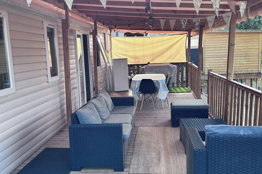 Mobilhome with jacuzzi, swimming pool in the residence in Pierrefeu-du-Var, Region de Toulon