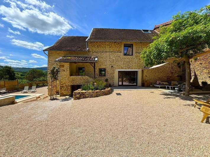 Location de vacances pour 7 personnes, avec vue ainsi que piscine et jardin dans Bussières (Saône-et-Loire) - 2