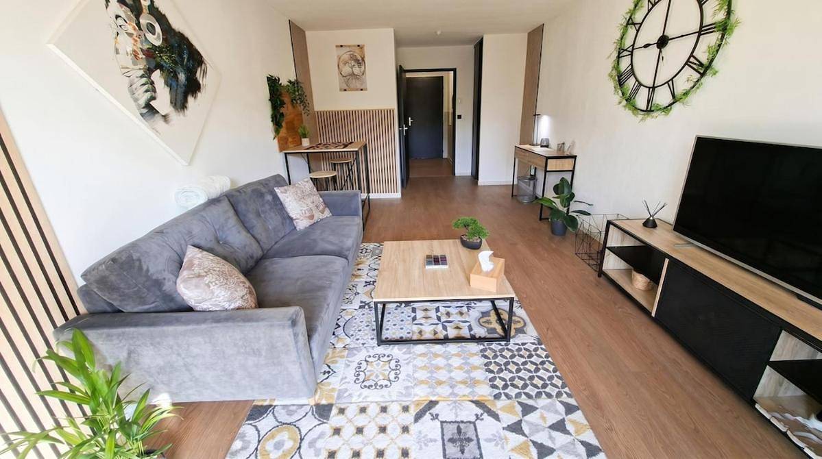 Appartement entier, One-Bedroom Apartment in Petit-Couronne, Région de Rouen