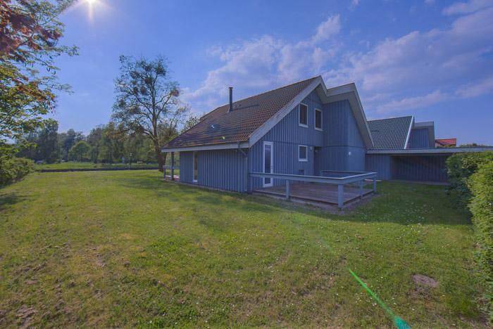 Ferienhaus für 8 Personen, mit Sauna und Terrasse sowie Garten und Seeblick, mit Haustier an der Müritz