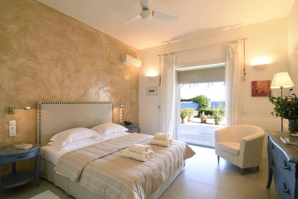 Goldielocks 6-Bedroom Beachfront Villa Skiathos in Platanias (Thessaly), Sporaderne