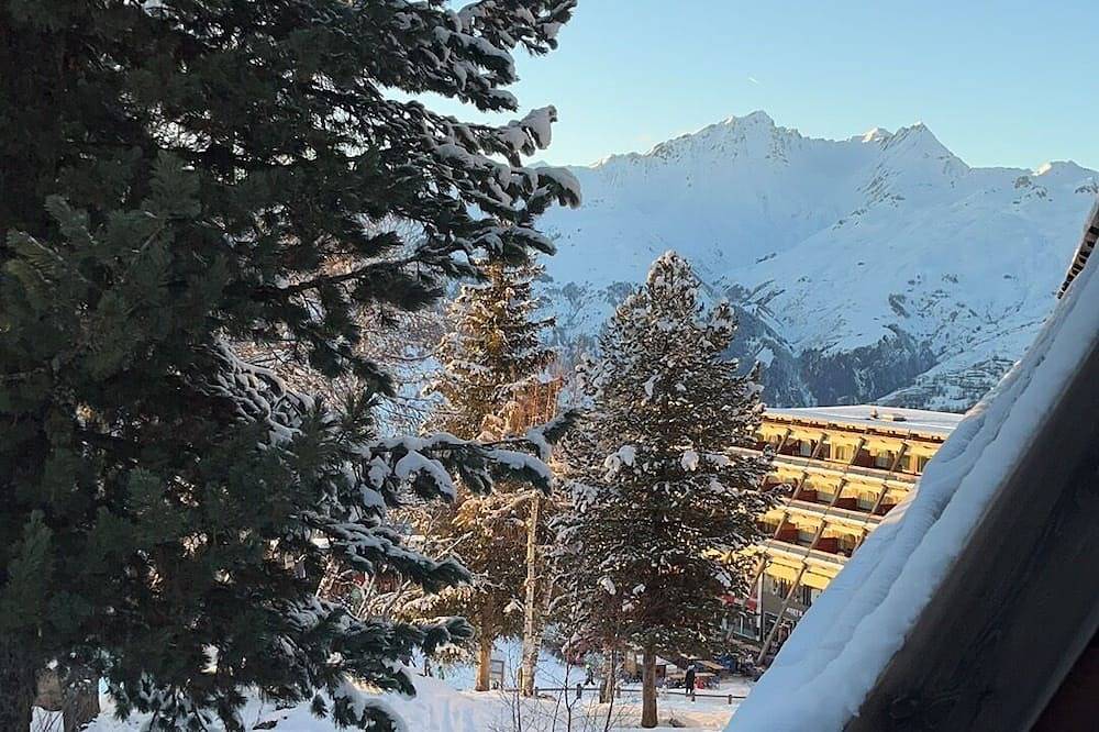 Ganze Wohnung, Modernly designed Apartment , Heart of the station, Ski on door, south terrace in Arc 1600, Bourg-Saint-Maurice