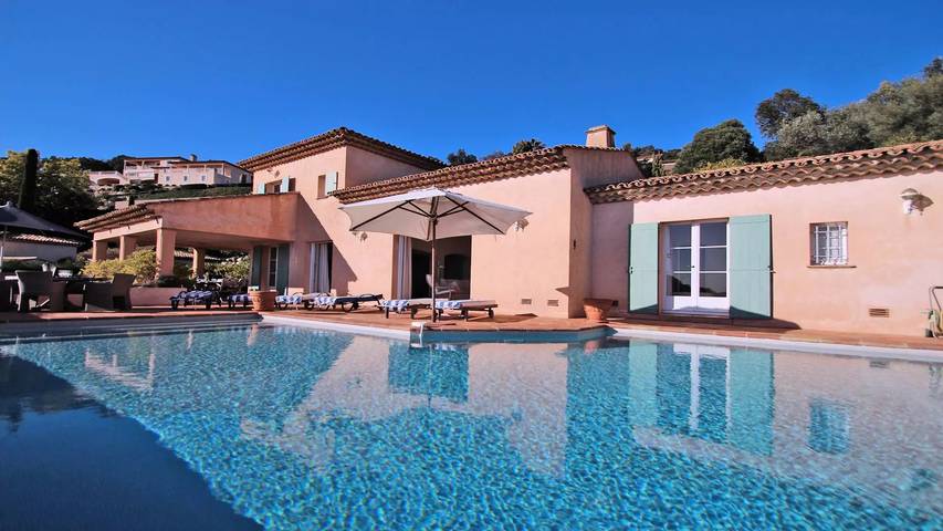 Location de vacances pour 10 personnes, avec piscine et terrasse ainsi que vue et jardin dans Golf Bluegreen Sainte-Maxime - 3