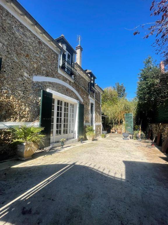 Le Relais Napoléonien in Saint-Cyr-sur-Morin, Seine-et-Marne