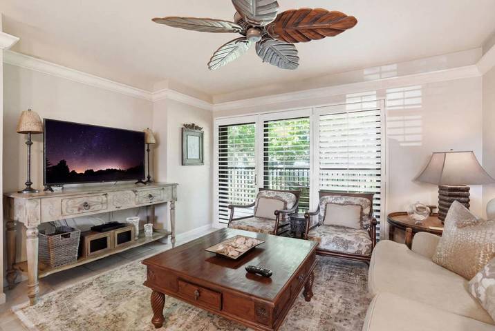Holiday home for 4 people, with terrace and lake view as well as pool - 1