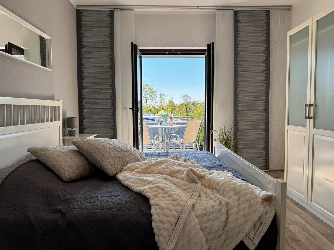 Ganze Wohnung, Apartment 'Fewo Strandmuschel' mit Gemeinschaftsgarten und Wlan in Tossens, Butjadingen