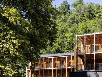 Hôtel pour 2 personnes, avec piscine et sauna ainsi que jardin et jacuzzi dans Bains Du Couloubret