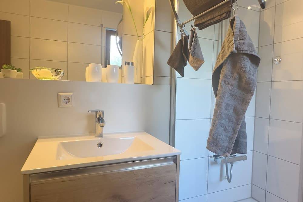Ganze Wohnung, Moderne, großzügige 2 Zimmer Wohnung, Nähe zu Audi, Lidl, Bosch, Kaufland in Obersulm, Kurpfalz