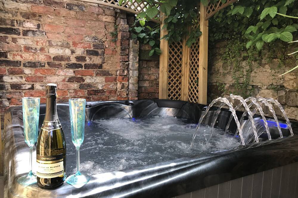 Maison de ville centrale avec bain à remous jacuzzi et salle de télévision 3D in Ripon, Nidderdale