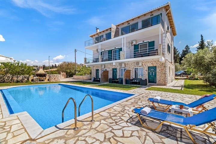 Vacation rental for 3 people, with yard in Lefkada