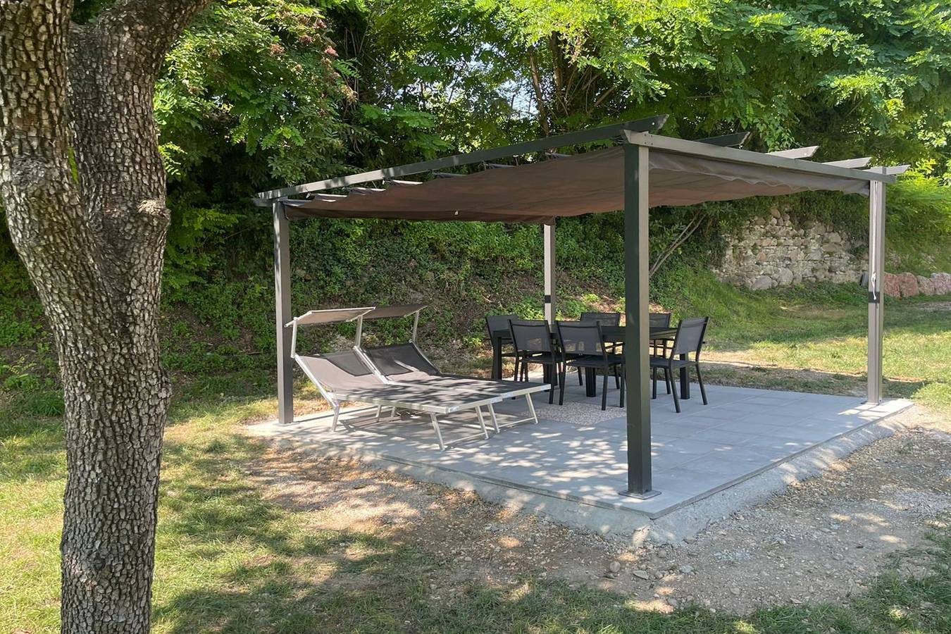 Casa Mondragon In Lazise w/ Private gazebo with table+chairs & Parking in Lazise, Gardasee-Berge