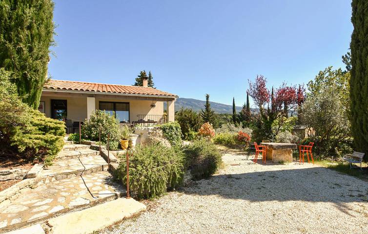 Ferienhaus für 4 Personen, mit Terrasse und Garten sowie Pool - 1
