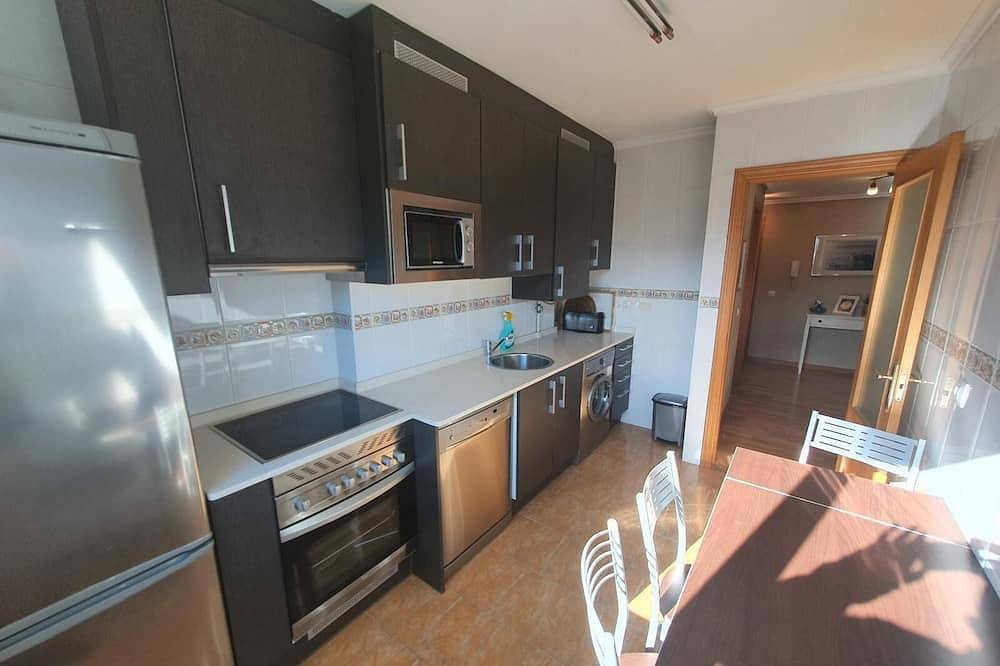 Entire apartment, Cozy apartment in Cangas de Onís Center with 3 bedrooms (7 places), Wifi, views in El Puente, Cangas de Onís