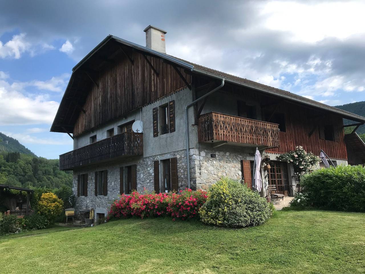 Apartamento entero, Apartamento 'La Ferme De 1876' con vistas a la montaña, jardín compartido y Wi-Fi in Marignier, Region Bonneville