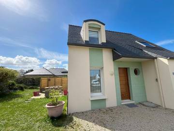 Gîte pour 6 personnes, avec jardin à Plougoulm