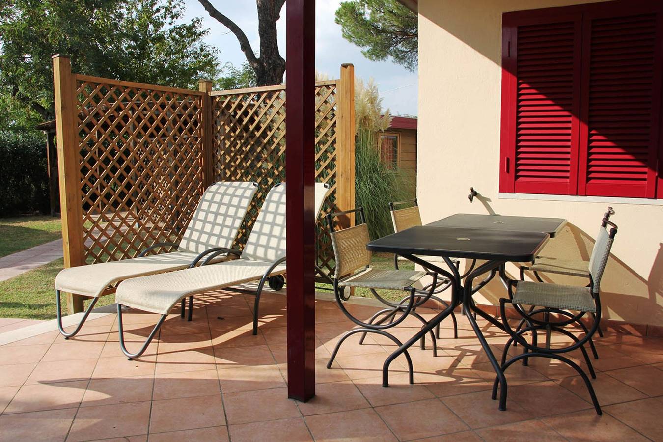 Bungalow 'Camping Massimo - 2' mit Seeblick, privater Terrasse und eigenem Garten in Val di Lago, Bolsenasee