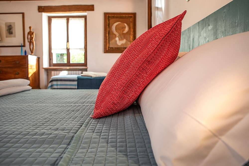 Fein eingerichtetes Bauernhaus mit Parkplatz, Wi-Fi, Garten und atemberaubender Aussicht! in Malcesine, Gardasee-Berge