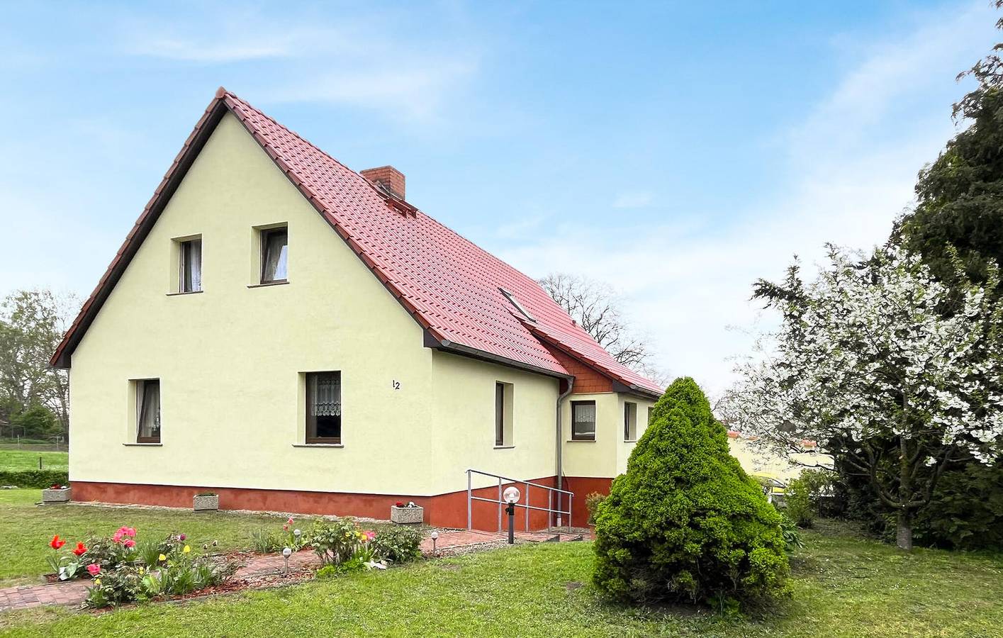 Ganze Ferienwohnung, Erdgeschosswohnung mit Parkplatz, Garten & Internet in der Nähe von Seen in Nordwestuckermark, Uckermark