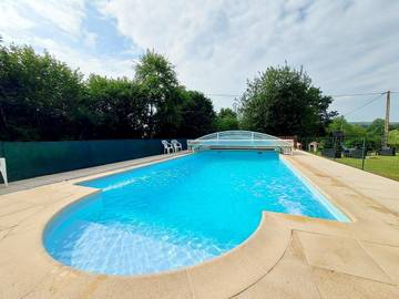 Gîte pour 5 personnes, avec piscine ainsi que jardin et terrasse à Baud (mesure)