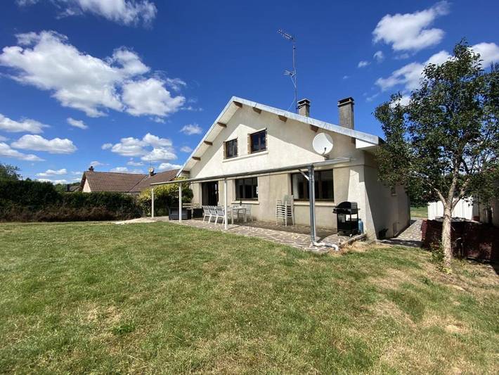 Location de vacances pour 10 personnes, avec terrasse et jardin dans Wadelincourt