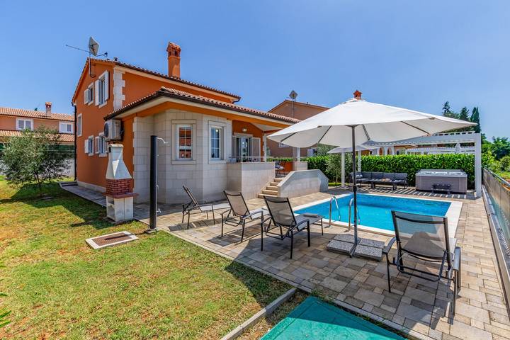 Villa für 10 Personen, mit Pool und Garten sowie Terrasse in Pula - 4