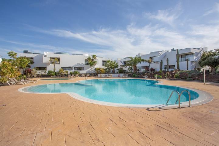 Apartamento entero, Apartamento 'Mila' con piscina compartida, terraza privada y wifi in La Oliva, Fuerteventura