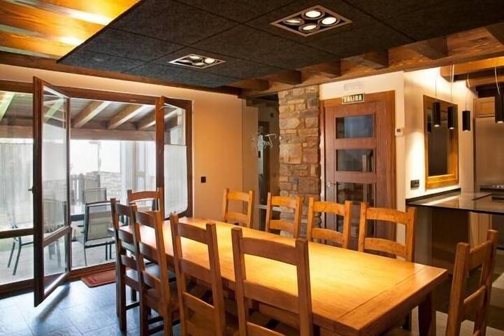 Gîte pour 10 personnes, avec Balcon et Jardin