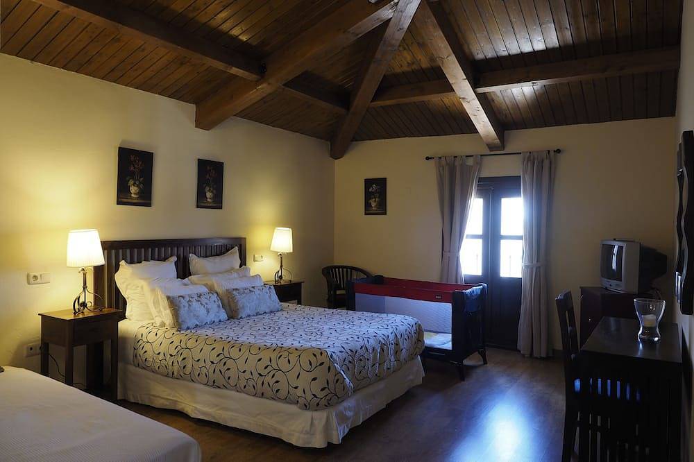 La Casa del Villar. 17 dormitorios. Especial para grupos grandes. Con piscina. in Villar de la Encina, Provincia de Cuenca