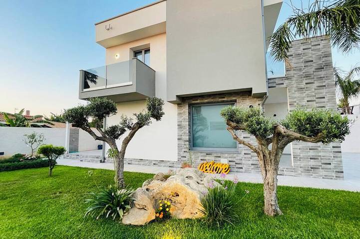 Villa for 4 people, with garden and terrace - 1