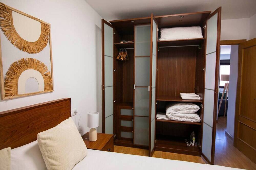 Entire apartment, Modern flat for Pyrenees Adventures - Free Parking in Sabiñánigo, Spanish Pyrenees