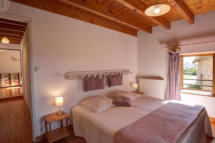 Ferienhaus für 4 mit privatem Garten, Haustiere erlaubt in Les Salles, Montbrison