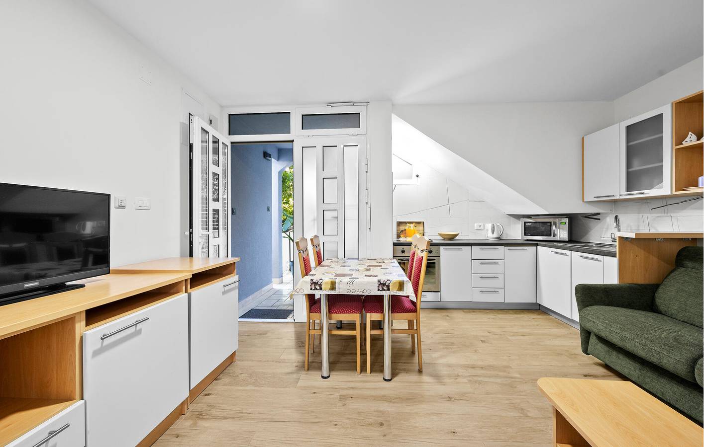 Ganze Ferienwohnung, Ferienwohnung für 4 Personen mit Terrasse in Zaboric, Šibenik-Knin