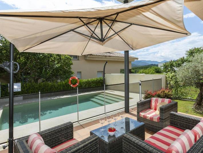 Location de vacances pour 7 personnes, avec piscine ainsi que terrasse et jardin à Olot - 2