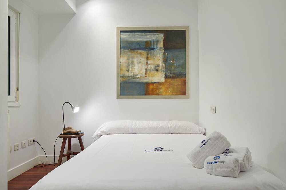 Entire apartment, Idiakez - Basque Stay in Playa de la Concha, San Sebastian