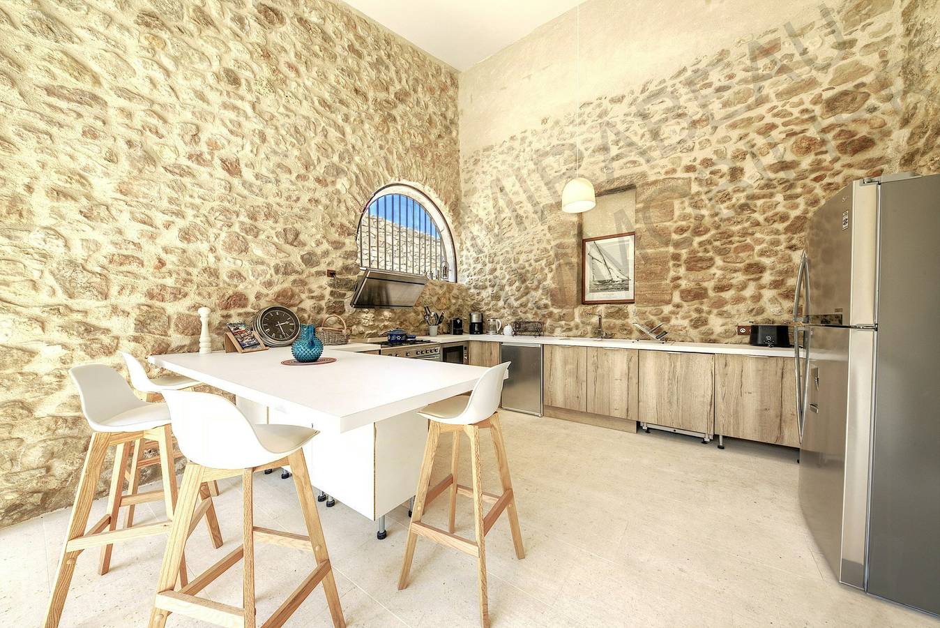 Historic mansion in Provence vineyards in La Tour-d'Aigues, Parc naturel régional du Luberon